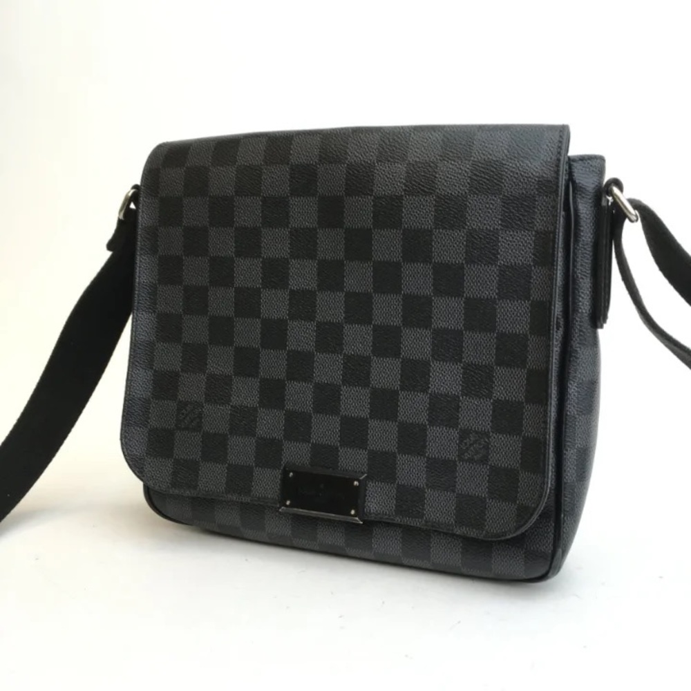 LOUIS VUTTION Bag Men’s District PM in Damier Graphite Coated 100% Authentic EUC